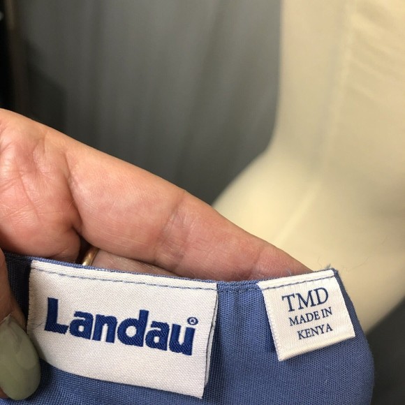 Landau Essentials Unisex Relaxed Fit 1-Pocket V-Neck Scrub Top 7502 TMD Blue - Picture 8 of 12